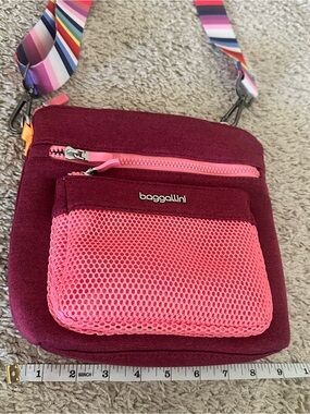Baggallini triple zip crossbody with bright pink mesh pocket